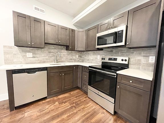 5th image of 1415 N Franklin St #1