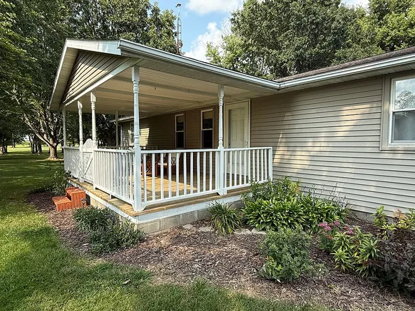 1946 N 675 East Rd, Edinburg, IL 62531