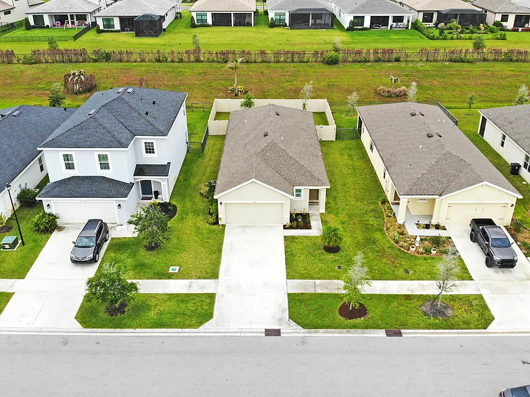11044 SW Vasari Way — Photo 32