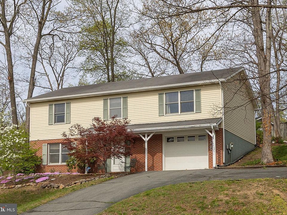 1st image of 105 Lakewood Dr