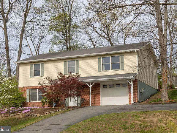 105 Lakewood Dr, Stephens City, VA 22655