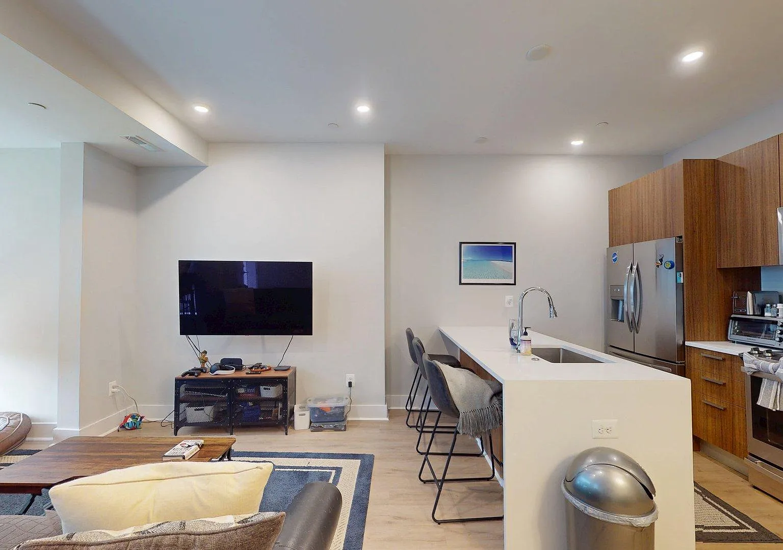 2 bed, 1.0 bath, 868 sqft, $2,895 — Photo 2