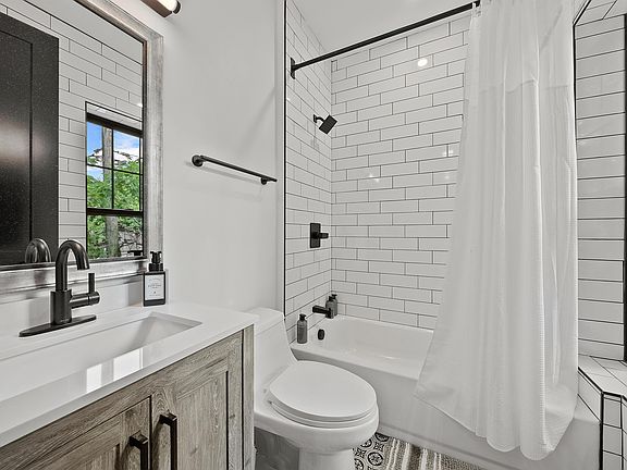 3rd image of 198 W 6th Ave #198