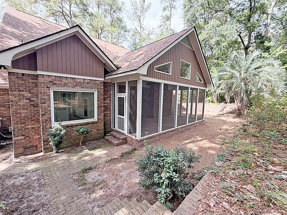 4th image of 971 Heather Ln