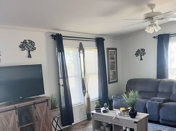 200 Bay Breeze Loop