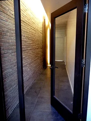 Rented by Perry Associates NYC Inc | media 32