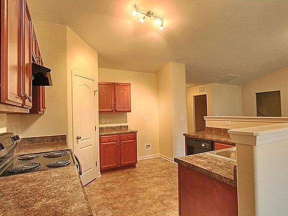 5th image of 235 Churchill Ct #1