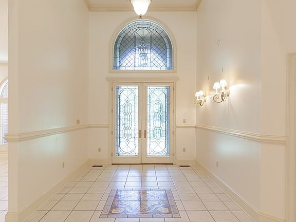 3rd image of 4845 Oak Arbor Dr