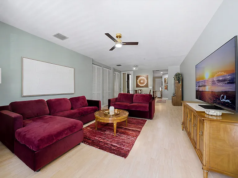 232 SW 14th Ave — Photo 1