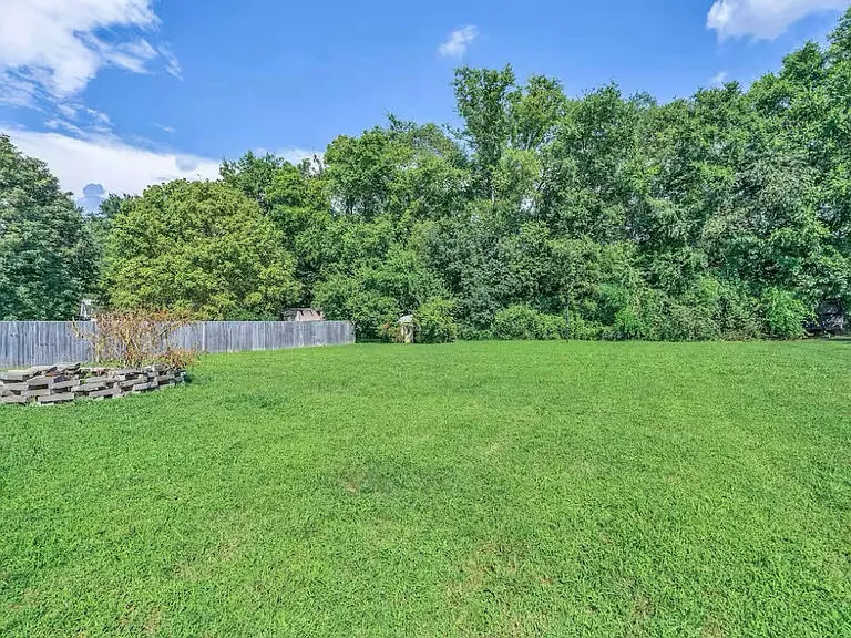 311 Elizabeth Ct — Photo 7