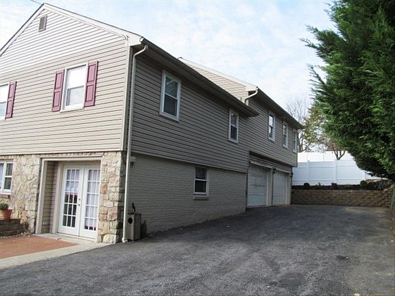 2nd image of 219 N Greenwood Ave