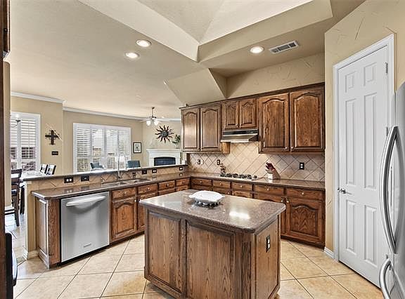 3rd image of 3017 Southmoor Trl