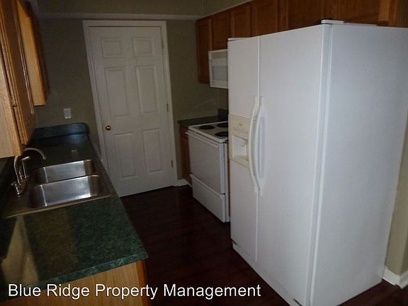 3rd image of 202 Waterford Ct