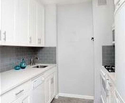 3rd image of 201 W 72nd St APT 4I