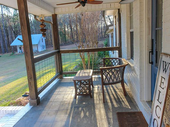 3rd image of 400 Merry Hill Rd