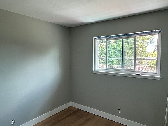 2nd image of 4850 Hamilton Ave #11