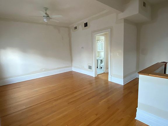 3rd image of 3013 W Belmont Ave #2