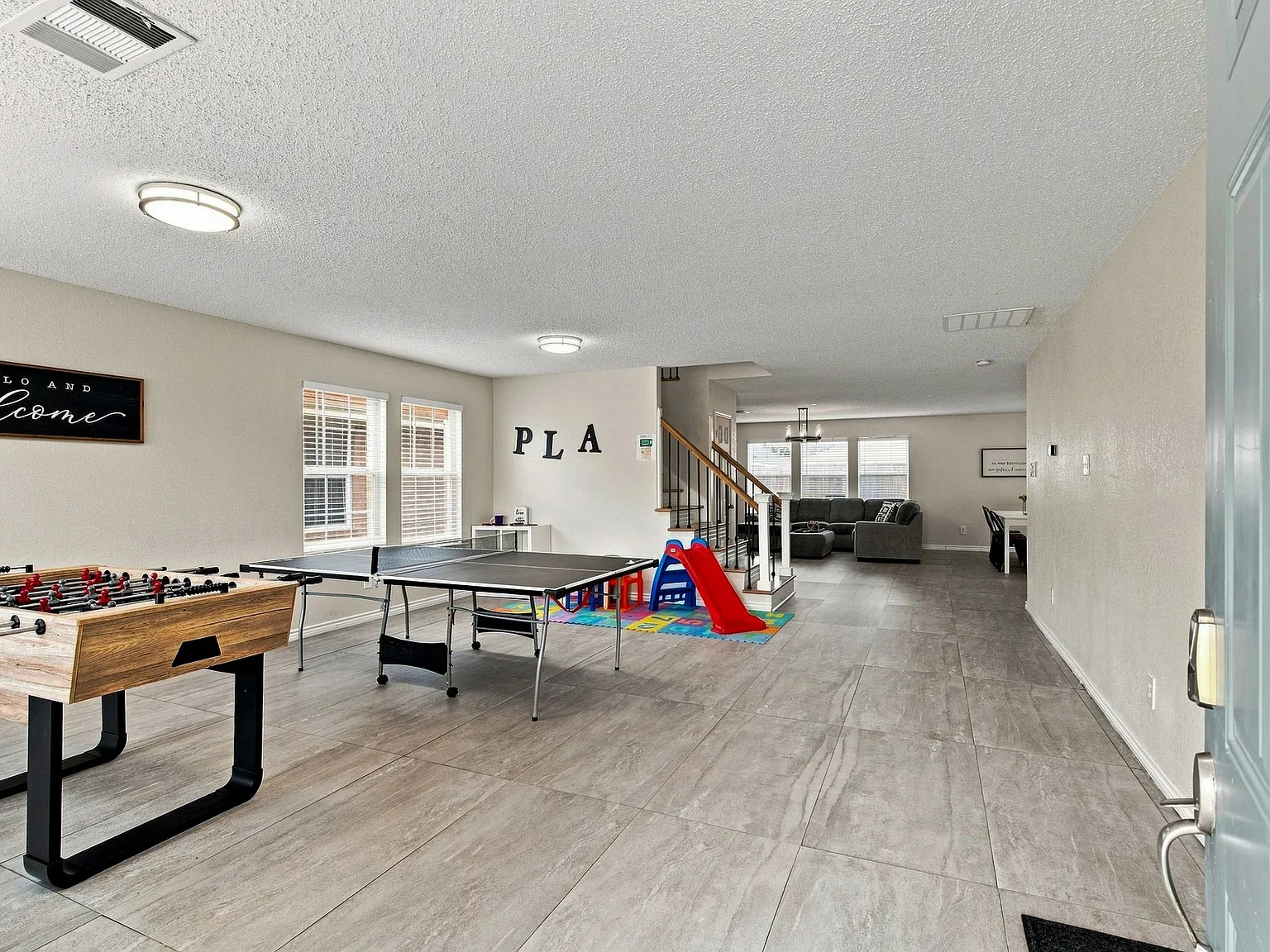 4 bed, 2.5 bath, 3002 sqft, $3,500 — Photo 2