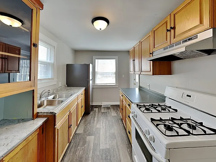 2068 Reaney Ave E — Photo 5