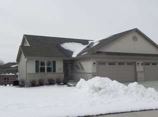 2606 Parkfield Dr, West Bend, WI 53090