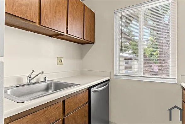 1 bed, 800 sqft, $2,350 — Photo 3