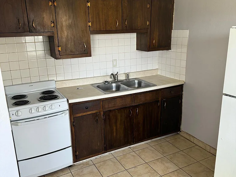 502 Maier Dr — Photo 2