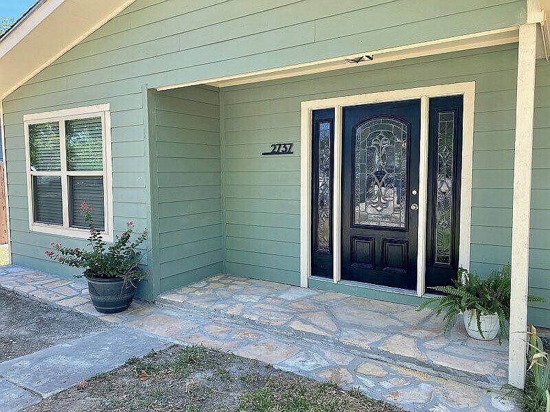 1st image of 2727 Becker St