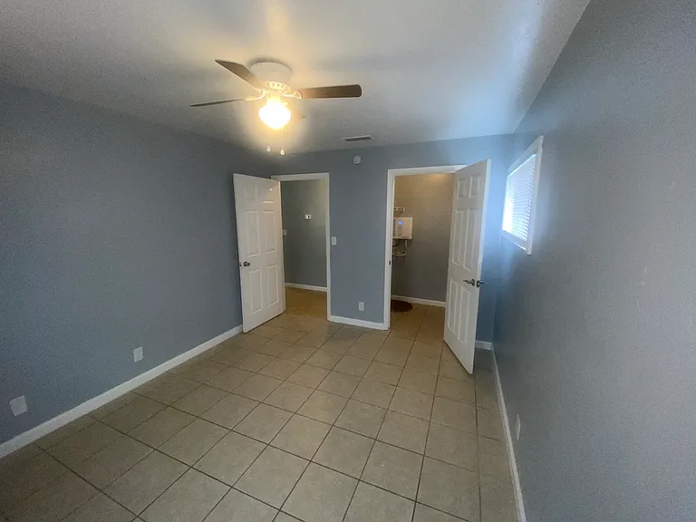 16 NW 21st Pl #16 — Photo 5
