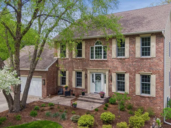 75 Wildridge Rd, Mahtomedi, MN 55115