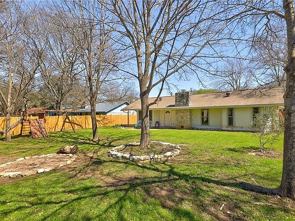 4th image of 2409 Orleans Dr