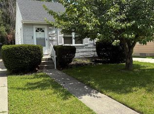 18827 Woodside St, Harper Woods, MI 48225