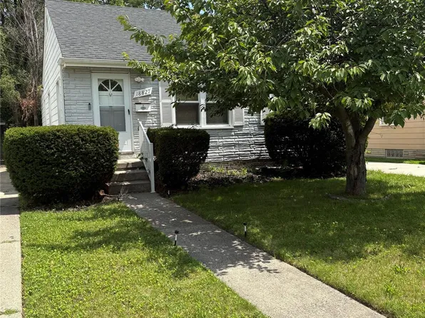 18827 Woodside St, Harper Woods, MI 48225
