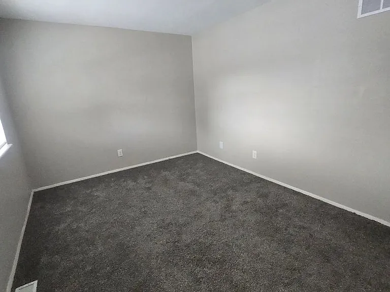 3219 N Talbot Ave — Photo 10