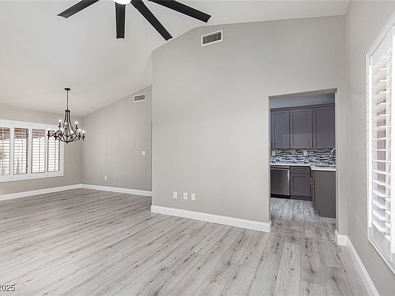 5th image of 10812 Black Ledge Ave