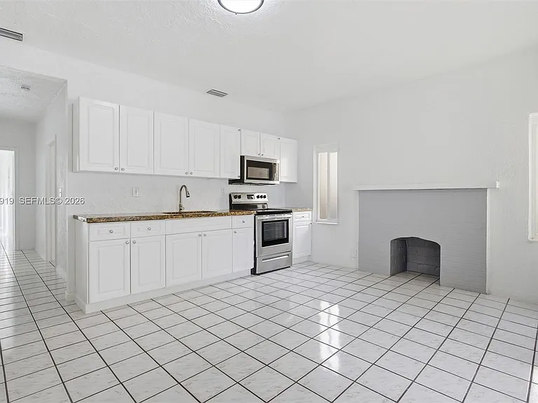 1743 SW 17th St #1 — Photo 9