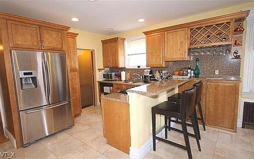 4th image of 220 Hylan Blvd