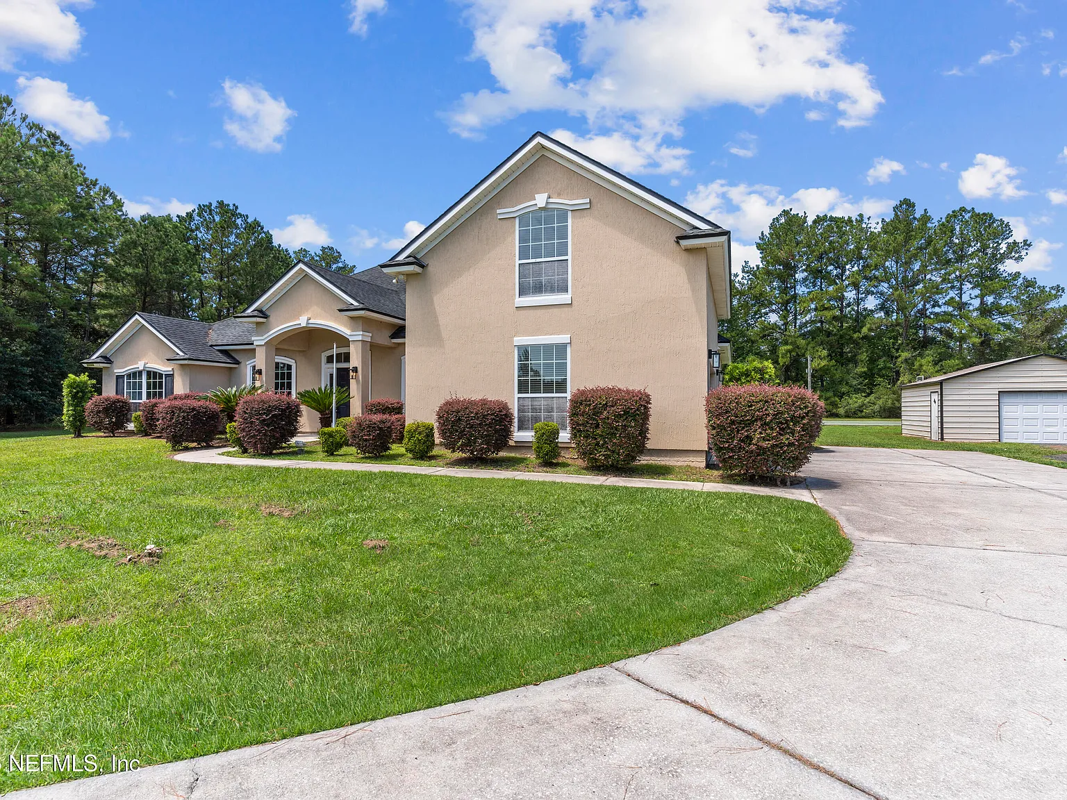 4 bed, 4.0 bath, 2528 sqft, $3,200 — Photo 2