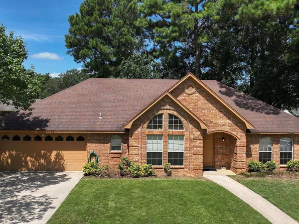 409 Phillips Cir, Wake Village, TX 75501