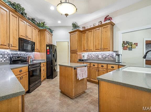 2nd image of 45 Oak Creek Dr