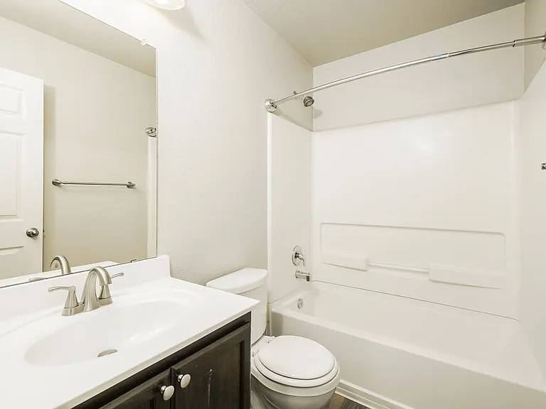 3215 Pedernales Dr — Photo 15