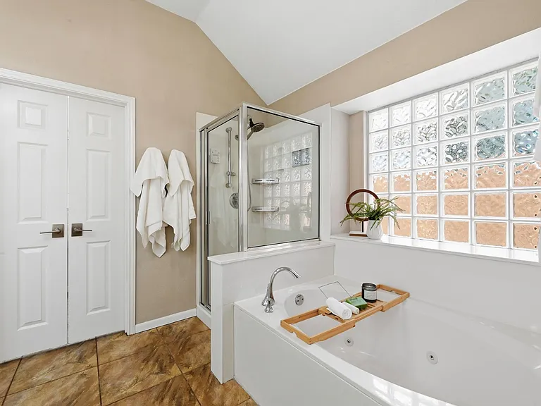 905 Hunters Creek Dr — Photo 20