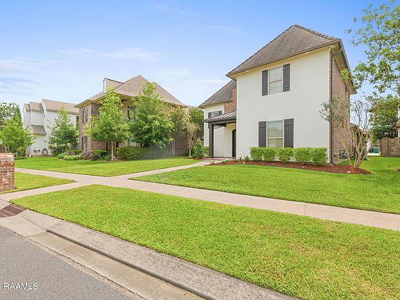 3rd image of 504 Torrenova Cir