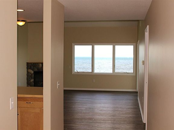 5th image of 637 W Lake St Unit 10