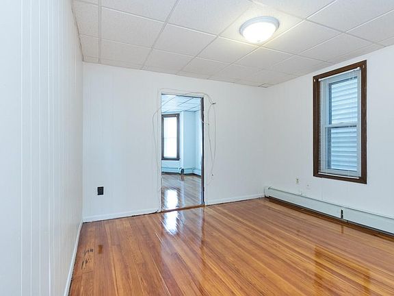 2nd image of 853 Saratoga St #2