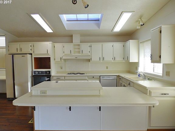 5th image of 17401 SE 39th St Unit 104