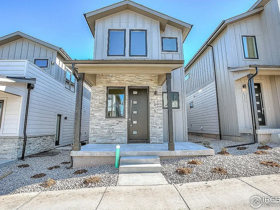 4 bed, 3.5 bath, 2100 sqft, $3,150 — Photo 1