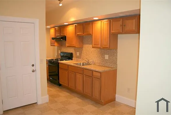 3 bed, 1200 sqft, $2,800 — Photo 2