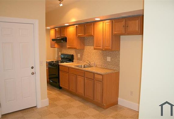 2nd image of 30 Holmes St APT 2