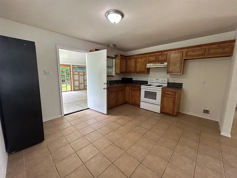 1005 E Main St — Photo 8
