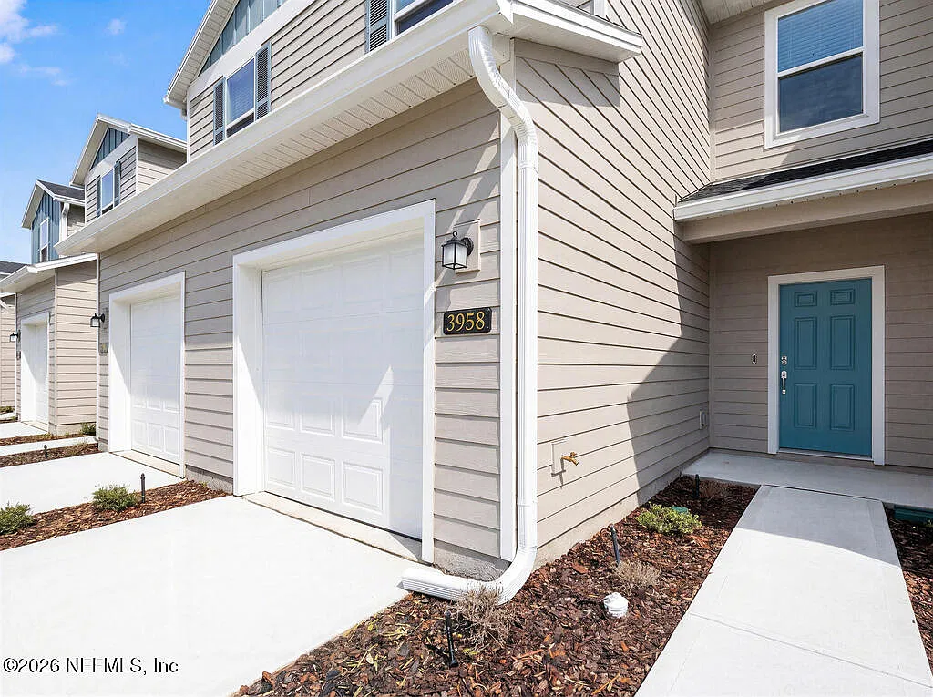 3 bed, 2.5 bath, 1704 sqft, $2,000 — Photo 4